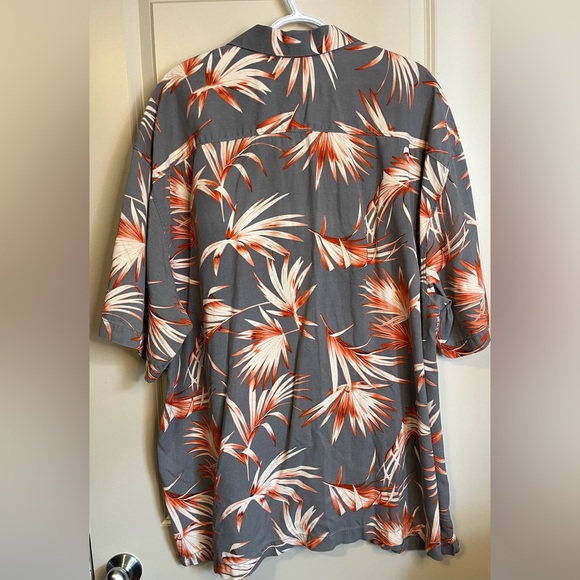 Tommy Bahama 100% Silk Printed Short Sleeve Shirt - Picture 5 of 6